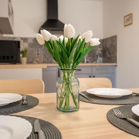 Tuenderkert Apartman Gyula Exterior photo