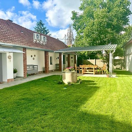 Tuenderkert Apartman Gyula Exterior photo