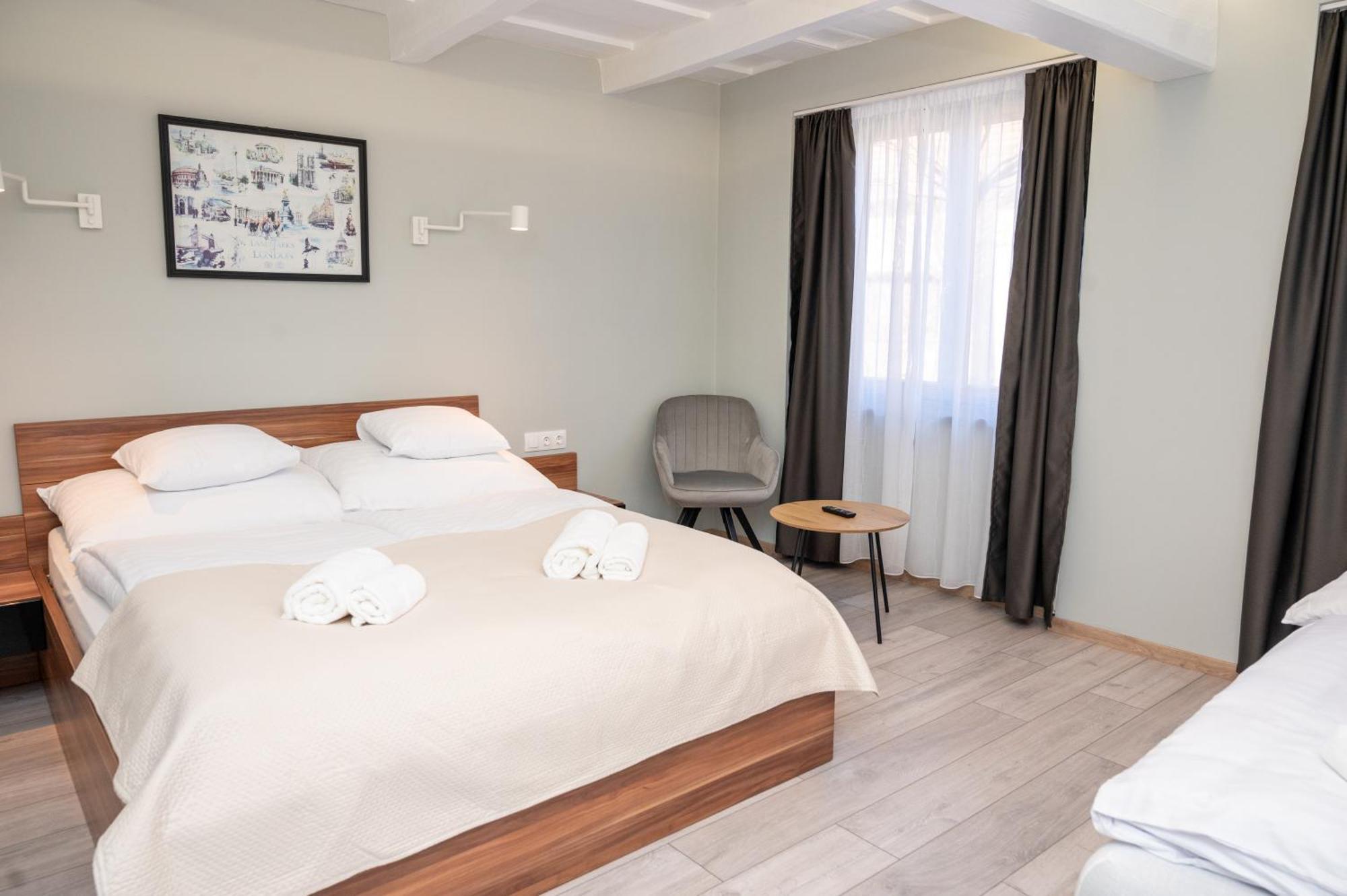 Tuenderkert Apartman Gyula Exterior photo