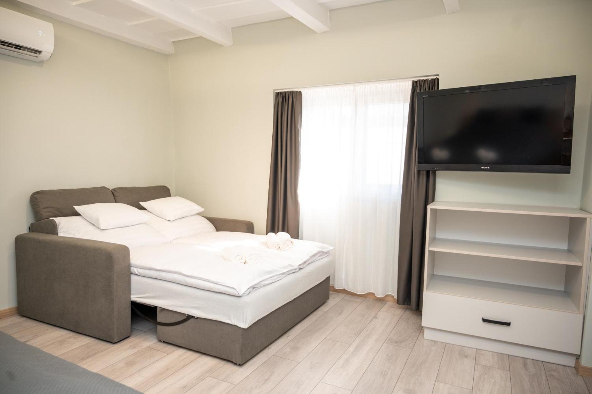 Tuenderkert Apartman Gyula Exterior photo