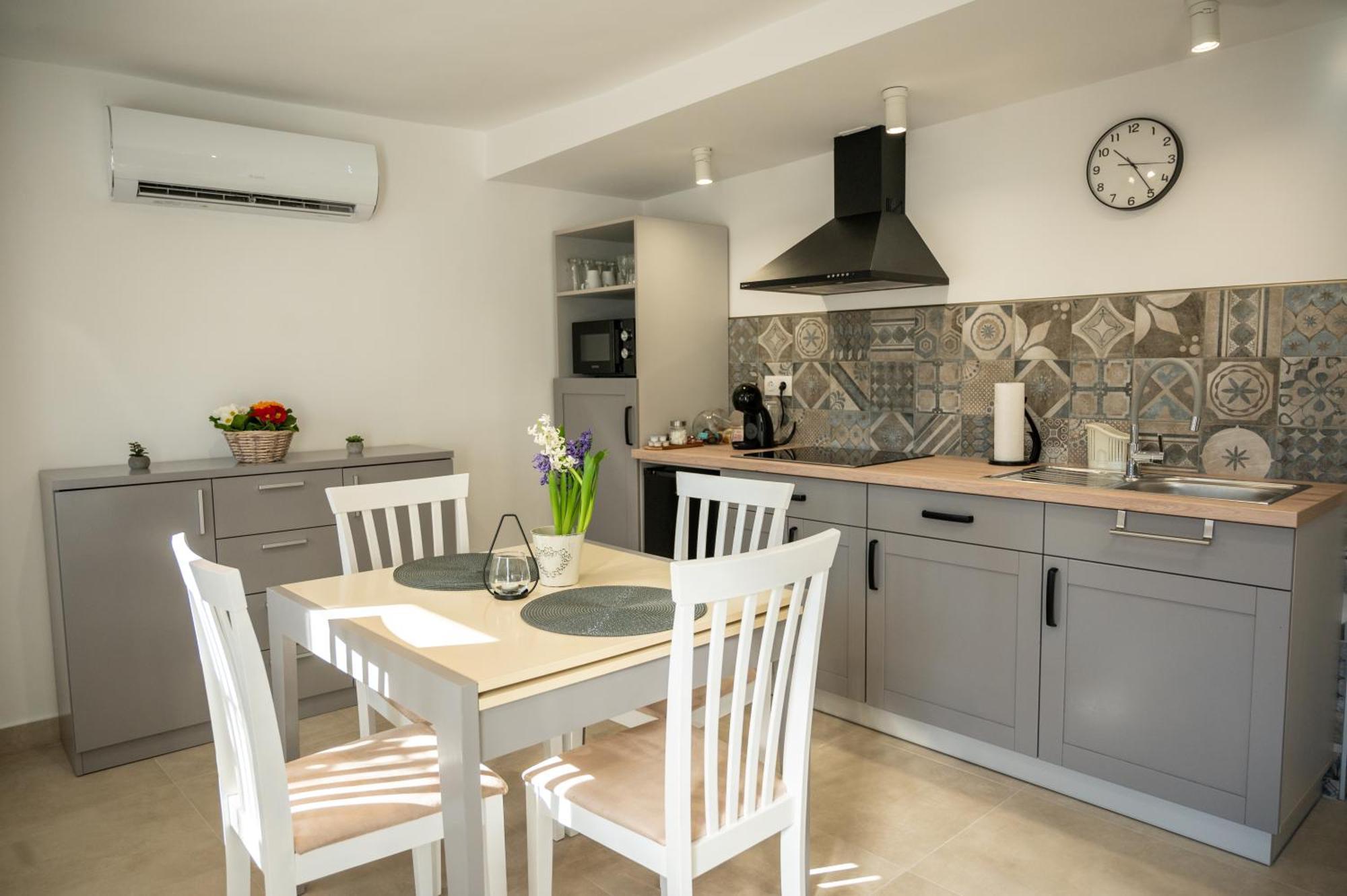 Tuenderkert Apartman Gyula Exterior photo