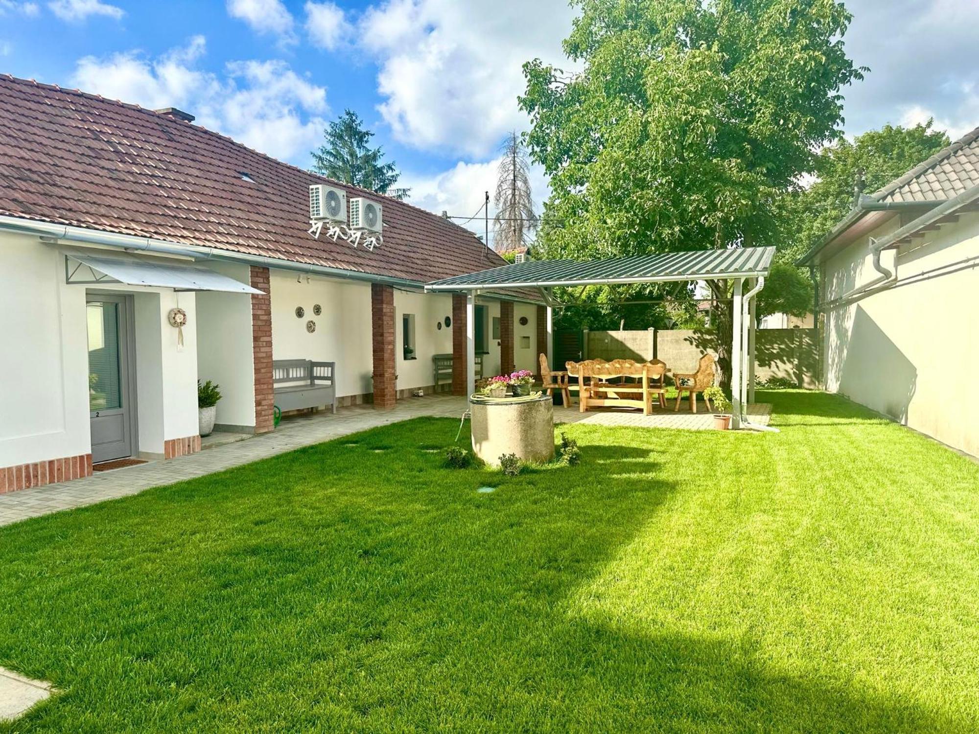 Tuenderkert Apartman Gyula Exterior photo